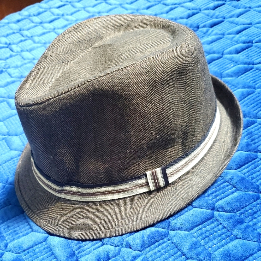 😀 FEDORA mens hat brown with cream sash. Size ML
